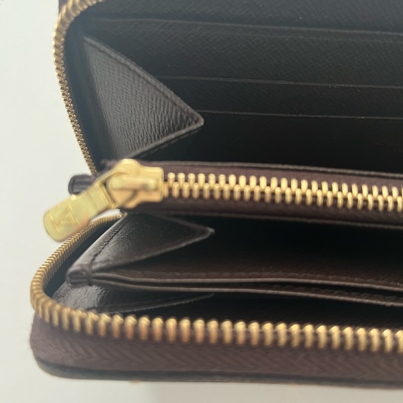 Louis Vuitton Zippy Wallet - Picture 2 of 4